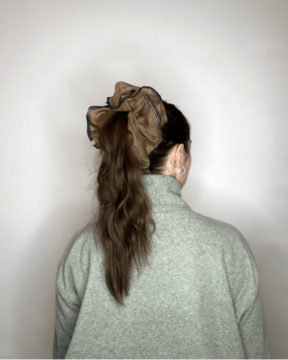 Upcycling-Scrunchie-Chouchou-Les_Filles_de_l_Usine-brun
