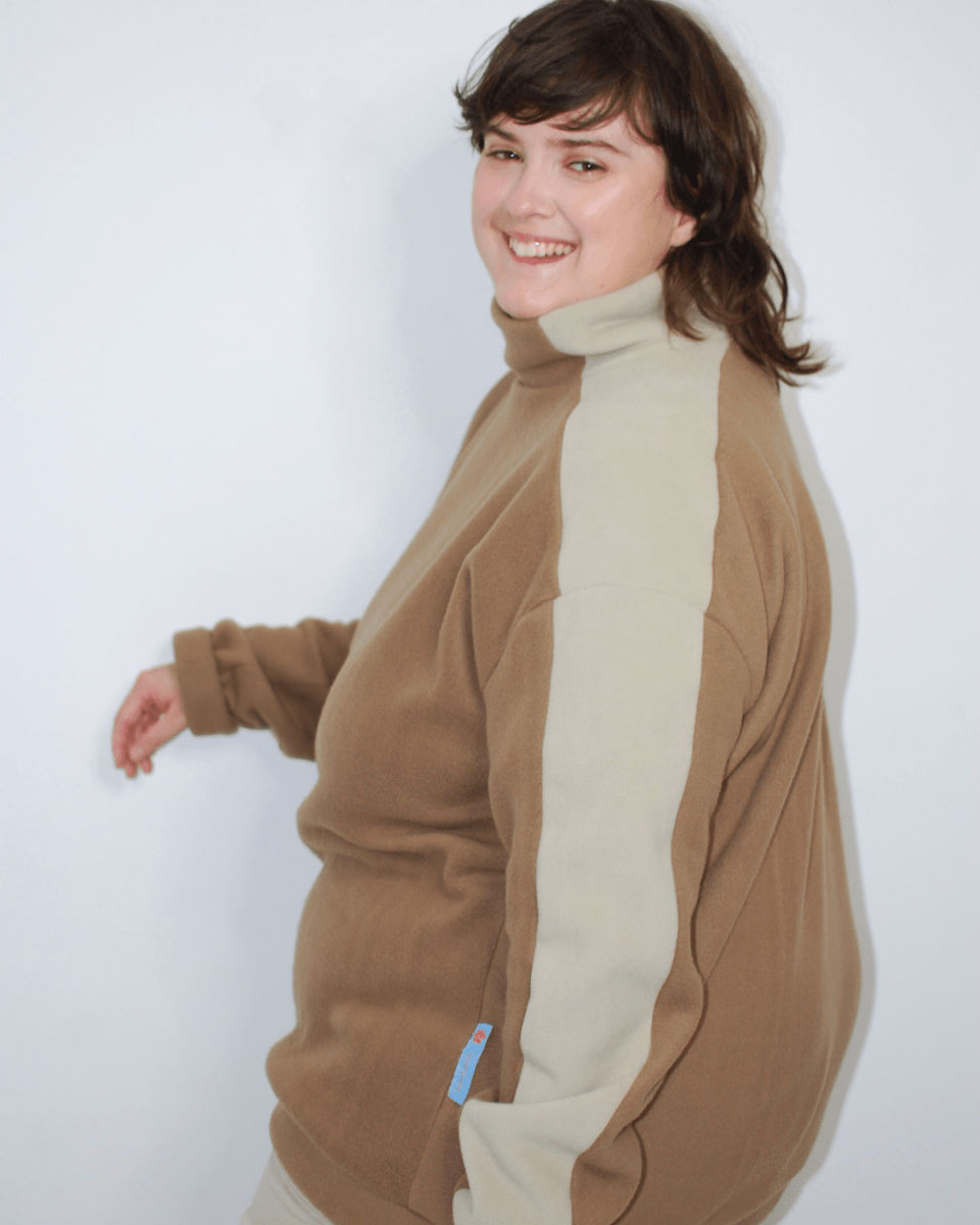 Inclusif-Ecoresponsable-Chandail-Polar-Beige-Les_Filles_de_l_Usine-Fait_a_Montreal- Les Filles de l'Usine