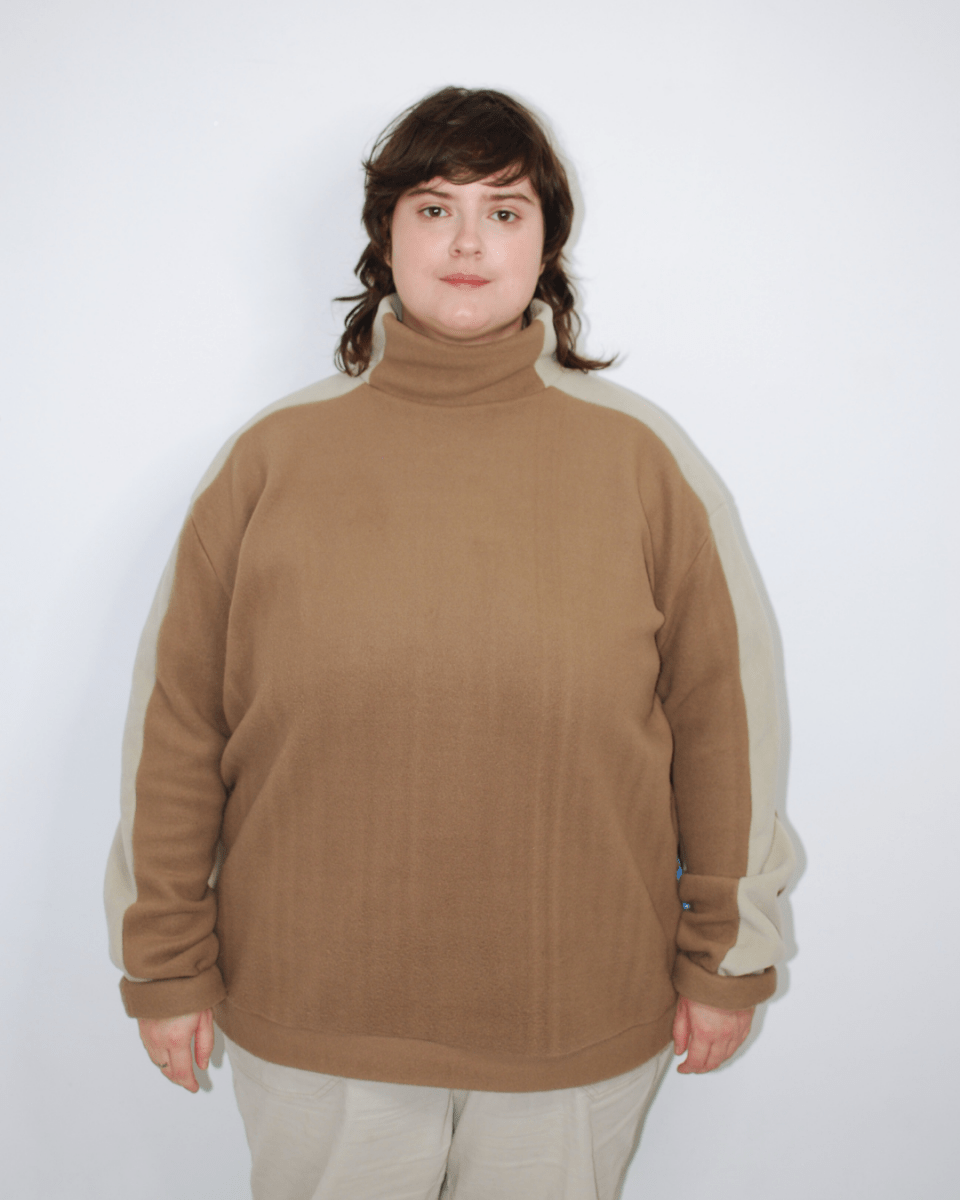 Inclusif-Ecoresponsable-Chandail-Polar-Beige-Les_Filles_de_l_Usine-Fait_a_Montreal- Les Filles de l'Usine