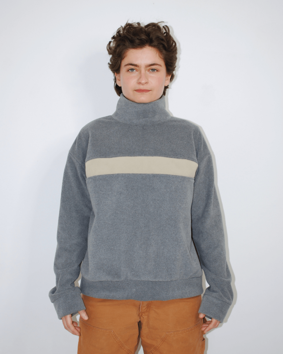 Inclusif_Ecoresponsable-Chandail-Polar-Gris-Les_Filles_de_l_Usine-Fait_a_Montreal- Les Filles de l'Usine