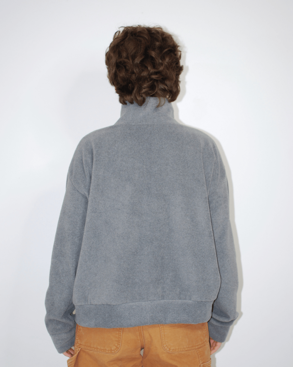 Inclusif_Ecoresponsable-Chandail-Polar-Gris-Les_Filles_de_l_Usine-Fait_a_Montreal- Les Filles de l'Usine